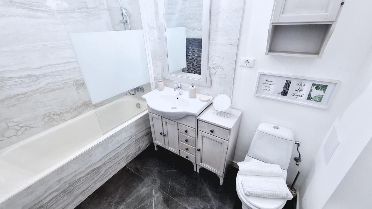 Spacious 5* Luxury In Historic Center Free Parking Cluj-Napoca Exterior photo